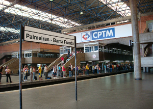 Estação Palmeiras-Barra Funda da CPTM recebe roda de capoeira na